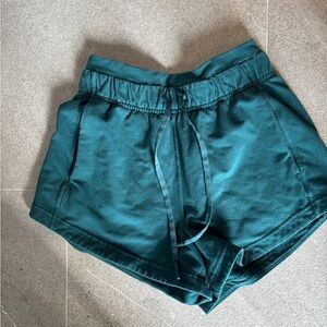 Lululemon inner glow high rise short 3” size 2 storm teal scuba shorts